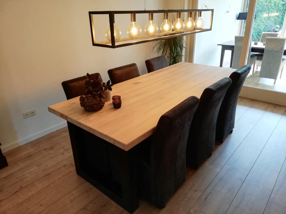 Massieve tafel